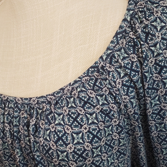 MICHAEL KORS | Women's blue and green medallion tile print blouse. Size large. - Picture 3 of 7